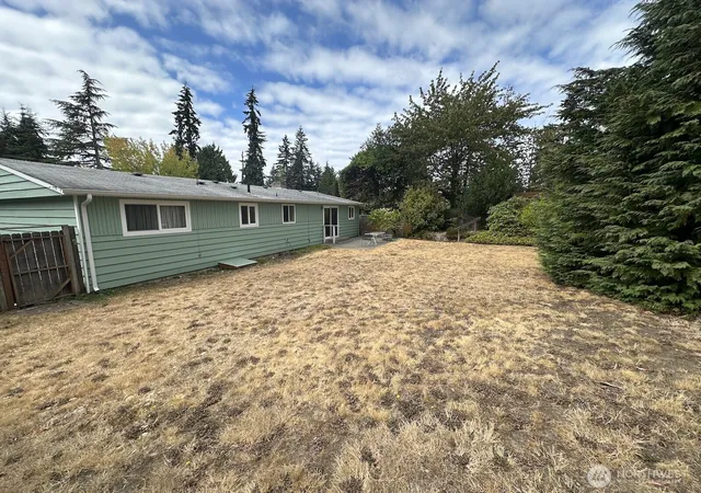 Photo 3 of Sale Pending at 18629 64th Ave W, Lynnwood, WA 98037 | MLS# NWM2573432 | Listing updated on 2026-09-25
