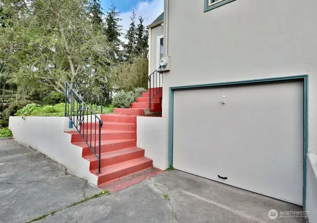 Photo 4 of Sale Pending at 1430 W Hendrickson Rd, Sequim, WA 98382 | MLS# NWM2573453 | Listing updated on 2026-10-03