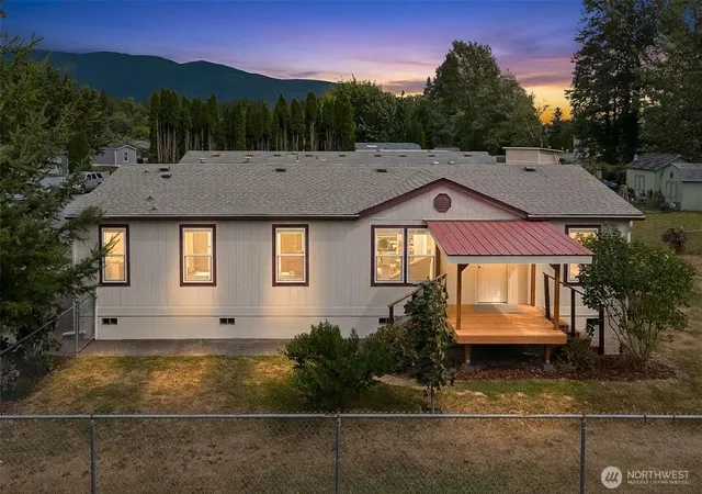 Manufactured home for sale at 700 N Reed St #30, Sedro Woolley, WA 98284 | MLS# NWM2573458