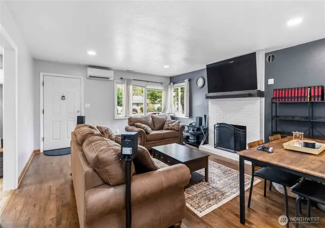 Photo 3 of Single family home for sale at 1159 19Th Ave, Longview, WA 98632 | MLS# NWM2573466 | Listing updated on 2026-09-25