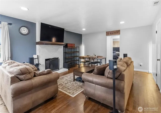 Photo 4 of Single family home for sale at 1159 19Th Ave, Longview, WA 98632 | MLS# NWM2573466 | Listing updated on 2026-09-25