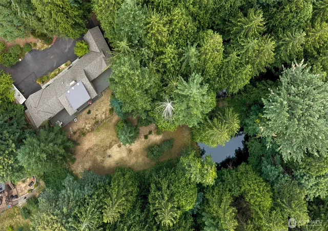 Photo 2 of Single family home for sale at 25235 Se Mirrormont Dr, Issaquah, WA 98027 | MLS# NWM2573483 | Listing updated on 2026-09-29