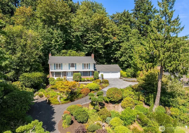 Photo 2 of Single family home for sale at 7921 E Mercer Wy, Mercer Island, WA 98040 | MLS# NWM2573488 | Listing updated on 2026-10-01