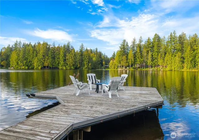 Photo 3 of Sale Pending at 2061 E Beaver Lake Dr Se, Sammamish, WA 98075 | MLS# NWM2573493 | Listing updated on 2026-09-29
