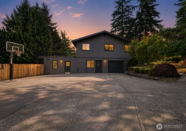 Photo 3 of Sale Pending at 20106 Marine View Dr Sw, Normandy Park, WA 98166 | MLS# NWM2573525 | Listing updated on 2026-09-28