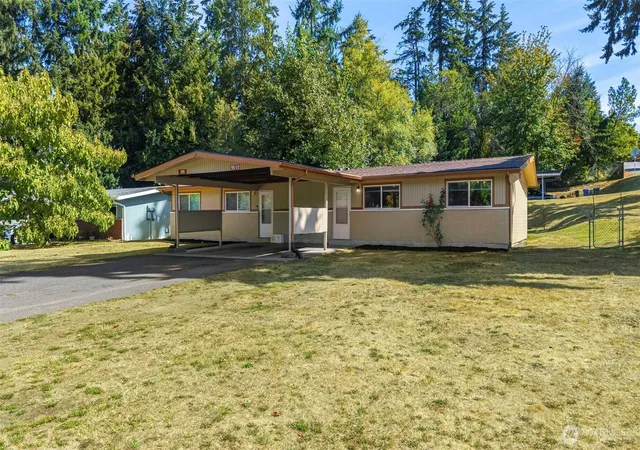 Photo 2 of Sale Pending at 515 Roe St, Steilacoom, WA 98388 | MLS# NWM2573527 | Listing updated on 2026-09-29