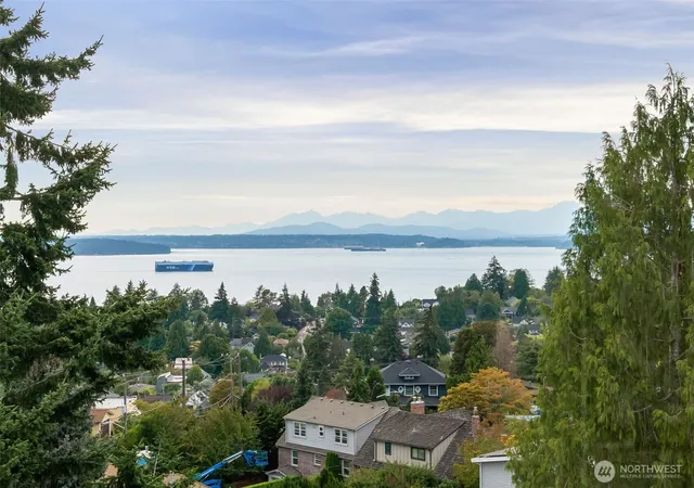 Photo 4 of Condo for sale at 4847 California Ave Sw #605, Seattle, WA 98116 | MLS# NWM2573537 | Listing updated on 2026-09-30