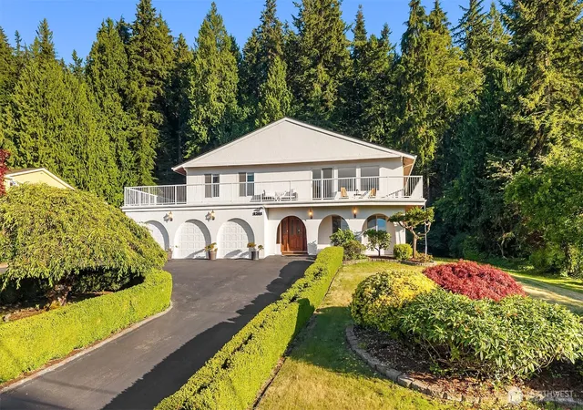 Photo 3 of Single family home for sale at 8308 Frederick Pl, Edmonds, WA 98026 | MLS# NWM2573540 | Listing updated on 2026-09-25