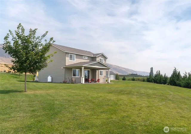 Photo 3 of Single family home for sale at 470 S Partridge Ln, East Wenatchee, WA 98802 | MLS# NWM2573547 | Listing updated on 2026-09-28