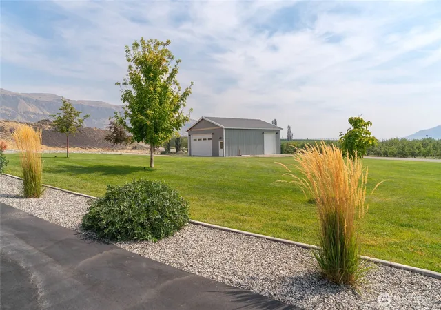 Photo 3 of Single family home for sale at 470 S Partridge Ln, East Wenatchee, WA 98802 | MLS# NWM2573547 | Listing updated on 2026-09-28