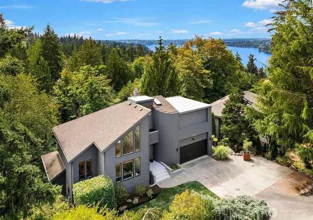 Photo 2 of Single family home for sale at 8410 Se 47th Place, Mercer Island, WA 98040 | MLS# NWM2573571 | Listing updated on 2026-10-01