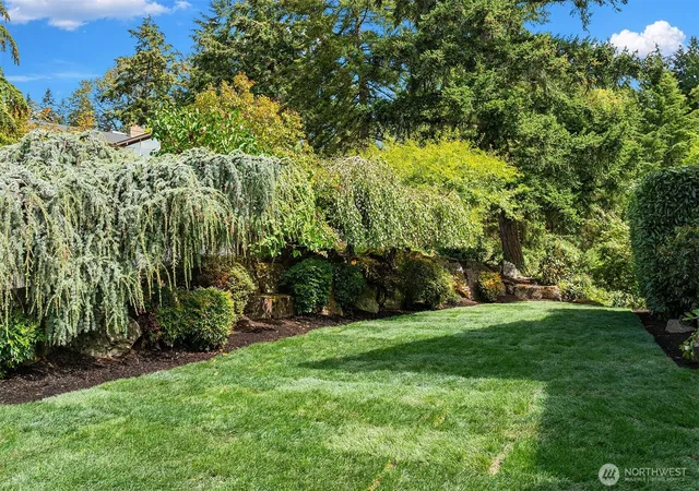 Photo 3 of Single family home for sale at 8410 SE 47th Place, Mercer Island, WA 98040 | MLS# NWM2573571 | Listing updated on 2026-10-01