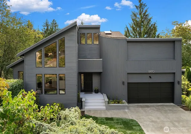 Photo 4 of Single family home for sale at 8410 SE 47th Place, Mercer Island, WA 98040 | MLS# NWM2573571 | Listing updated on 2026-10-01