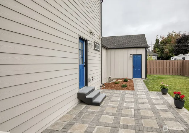 Photo 4 of Single family home for sale at 800 E Market St, Aberdeen, WA 98520 | MLS# NWM2573573 | Listing updated on 2026-09-28