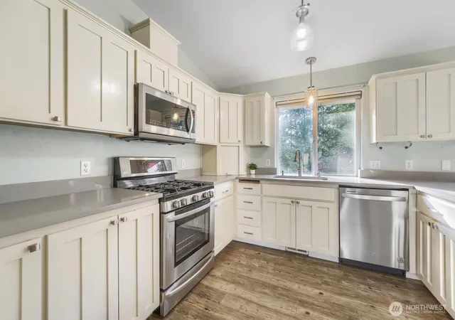 Photo 4 of Single family home for sale at 11404 173rd Avenue Ct E, Bonney Lake, WA 98391 | MLS# NWM2573580 | Listing updated on 2026-09-21