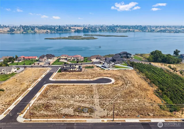 Photo 1 of Land for sale at 3198 W Lakeside Dr, Moses Lake, WA 98837 | MLS# NWM2573586 | Listing updated on 2026-10-03