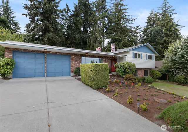 Photo 2 of Sale Pending at 741 S 295th Pl, Federal Way, WA 98003 | MLS# NWM2573590 | Listing updated on 2026-10-01