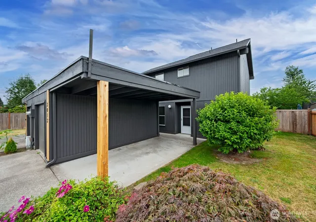 Photo 3 of Sale Pending at 3013 M St Ne, Auburn, WA 98002 | MLS# NWM2573606 | Listing updated on 2026-10-01