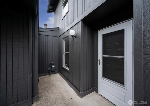 Photo 3 of Sale Pending at 3013 M St Ne, Auburn, WA 98002 | MLS# NWM2573606 | Listing updated on 2026-10-01