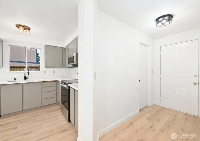 Photo 4 of Sale Pending at 3013 M St Ne, Auburn, WA 98002 | MLS# NWM2573606 | Listing updated on 2026-10-01