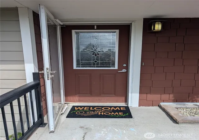 Photo 3 of Single family home for sale at 2302 Cedar Pl, Longview, WA 98632 | MLS# NWM2573612 | Listing updated on 2026-09-30