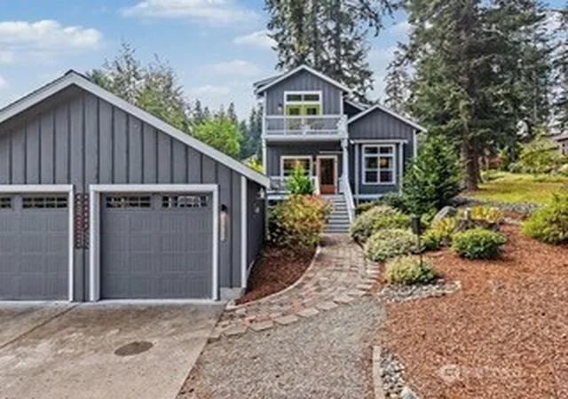Photo 3 of Sale Pending at 225 Bowery Loop, Langley, WA 98260 | MLS# NWM2573620 | Listing updated on 2026-09-30