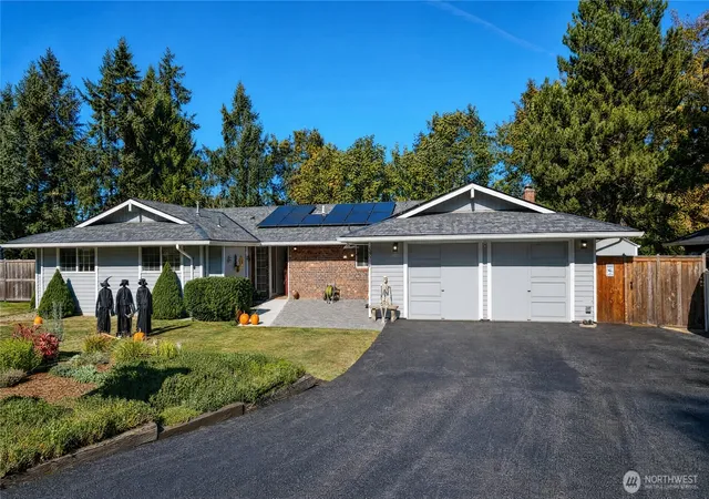 Single family home for sale at 28919 211Th Ave Se, Kent, WA 98042 | MLS# NWM2573632