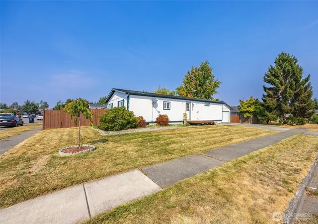 Photo 2 of Sale Pending at 1810 N 33rd Pl, Mount Vernon, WA 98273 | MLS# NWM2573643 | Listing updated on 2026-09-25