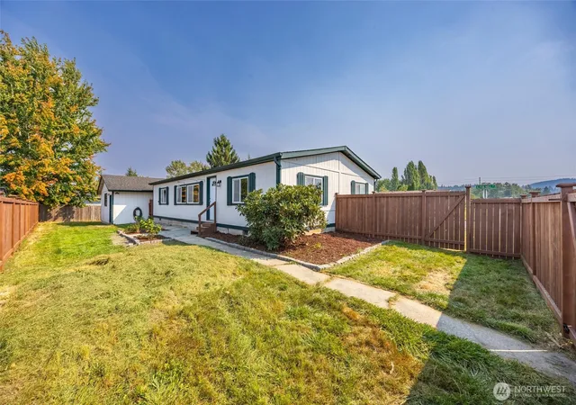 Photo 3 of Sale Pending at 1810 N 33Rd Pl, Mount Vernon, WA 98273 | MLS# NWM2573643 | Listing updated on 2026-09-25