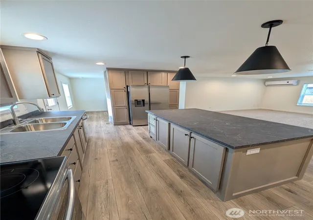 Photo 3 of Manufactured home for sale at 509 Nw Fir, Winlock, WA 98596 | MLS# NWM2573644 | Listing updated on 2026-09-25