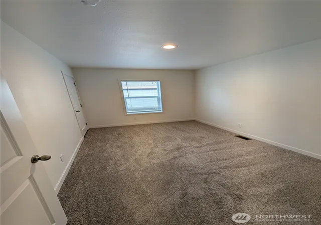 Photo 3 of Manufactured home for sale at 517 Nw Fir, Winlock, WA 98596 | MLS# NWM2573657 | Listing updated on 2026-09-25