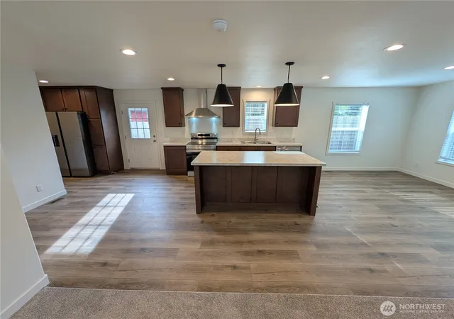 Photo 4 of Manufactured home for sale at 517 Nw Fir, Winlock, WA 98596 | MLS# NWM2573657 | Listing updated on 2026-09-25