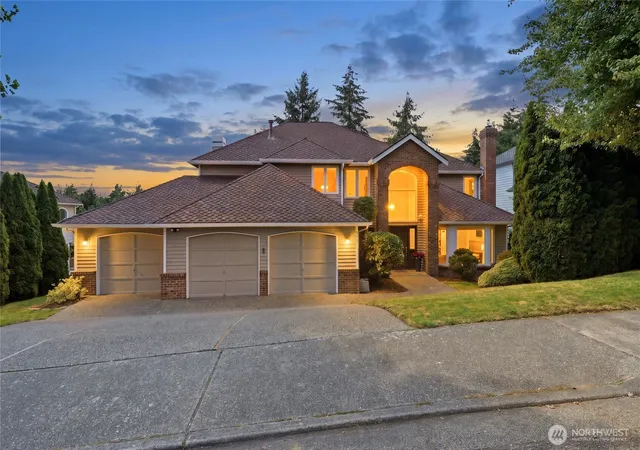 Photo 1 of Sale Pending at 6531 154th Pl Se, Bellevue, WA 98006 | MLS# NWM2573661 | Listing updated on 2026-09-27