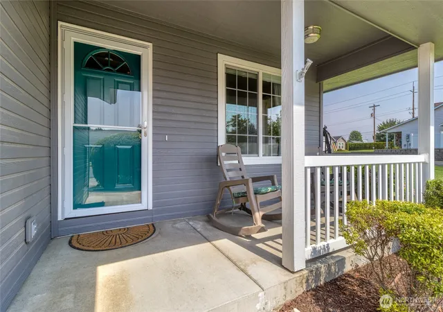 Photo 2 of Single family home for sale at 727 Se Magnoni Dr, College Place, WA 99324 | MLS# NWM2573665 | Listing updated on 2026-09-22