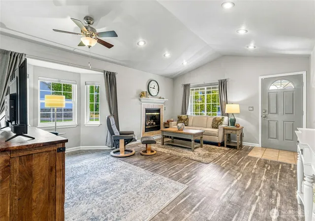 Photo 3 of Single family home for sale at 727 Se Magnoni Dr, College Place, WA 99324 | MLS# NWM2573665 | Listing updated on 2026-09-22