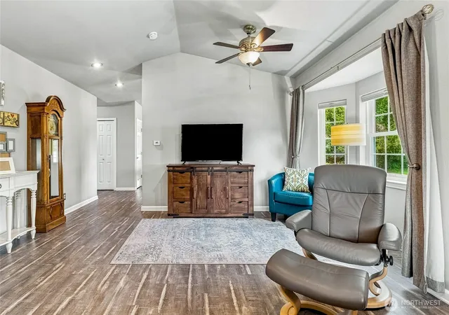 Photo 4 of Single family home for sale at 727 Se Magnoni Dr, College Place, WA 99324 | MLS# NWM2573665 | Listing updated on 2026-09-22