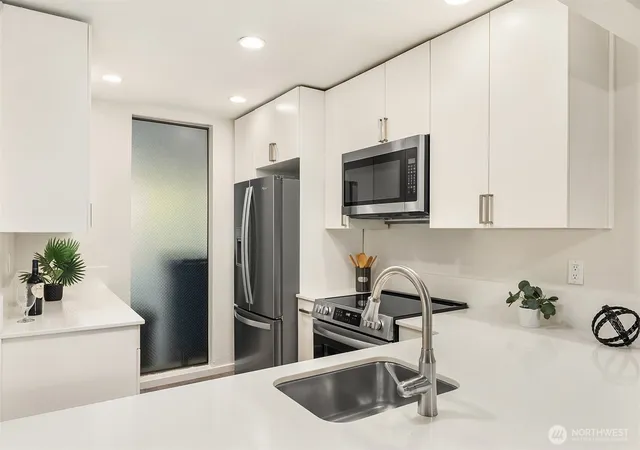 Photo 4 of Condo for sale at 13835 Ne 69Th St #677, Redmond, WA 98052 | MLS# NWM2573675 | Listing updated on 2026-09-29