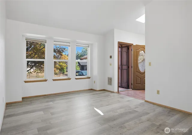 Photo 3 of Single family home for sale at 1239 Juniper Dr Se, Olympia, WA 98513 | MLS# NWM2573681 | Listing updated on 2026-09-25