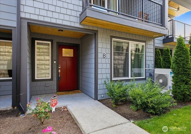 Photo 3 of Townhouse for sale at 22924 80th Pl W #B, Edmonds, WA 98026 | MLS# NWM2573688 | Listing updated on 2026-10-02