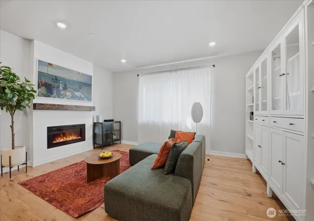 Photo 4 of Townhouse for sale at 22924 80Th Pl W #B, Edmonds, WA 98026 | MLS# NWM2573688 | Listing updated on 2026-10-02