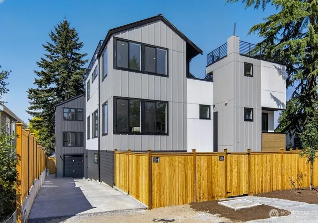 Photo 1 of Single family home for sale at 1216 Ne 100th St, Seattle, WA 98125 | MLS# NWM2573703 | Listing updated on 2026-09-25