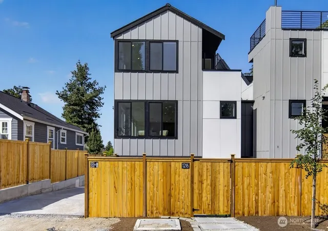 Photo 2 of Single family home for sale at 1216 Ne 100th St, Seattle, WA 98125 | MLS# NWM2573703 | Listing updated on 2026-09-25