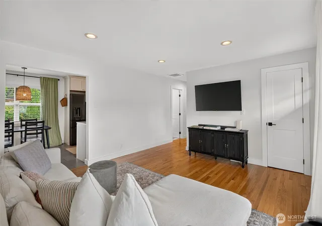 Photo 3 of Single family home for sale at 6014 Fleming St, Everett, WA 98203 | MLS# NWM2573714 | Listing updated on 2026-09-23