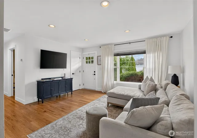 Photo 3 of Single family home for sale at 6014 Fleming St, Everett, WA 98203 | MLS# NWM2573714 | Listing updated on 2026-09-23