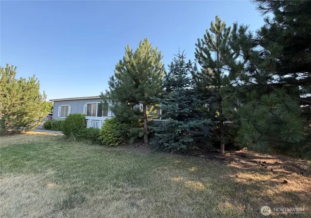 Photo 3 of Manufactured home for sale at 415 E Lewis, Coulee City, WA 99115 | MLS# NWM2573724 | Listing updated on 2026-09-28