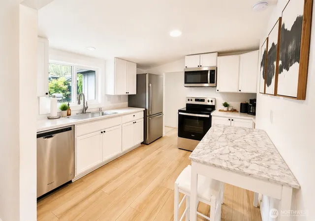 Photo 4 of Single family home for sale at 4711 Pacific Wy, Seaview, WA 98644 | MLS# NWM2573743 | Listing updated on 2026-09-25