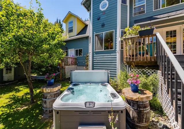 Photo 2 of Single family home for sale at 430 Rainbow Dr, Sedro Woolley, WA 98284 | MLS# NWM2573747 | Listing updated on 2026-09-25