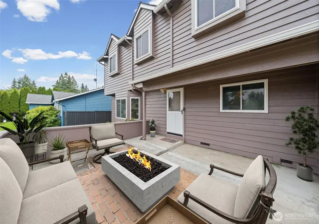 Photo 3 of Single family home for sale at 2509 Ne 23Rd Pl, Renton, WA 98056 | MLS# NWM2573755 | Listing updated on 2026-09-30