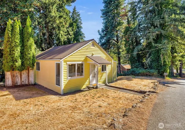Photo 1 of Sale Pending at 1121 Lower Marine Dr, Bremerton, WA 98312 | MLS# NWM2573762 | Listing updated on 2026-10-02