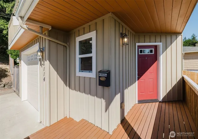 Photo 4 of Sale Pending at 3114 Coontz St, Bremerton, WA 98312 | MLS# NWM2573789 | Listing updated on 2026-09-30